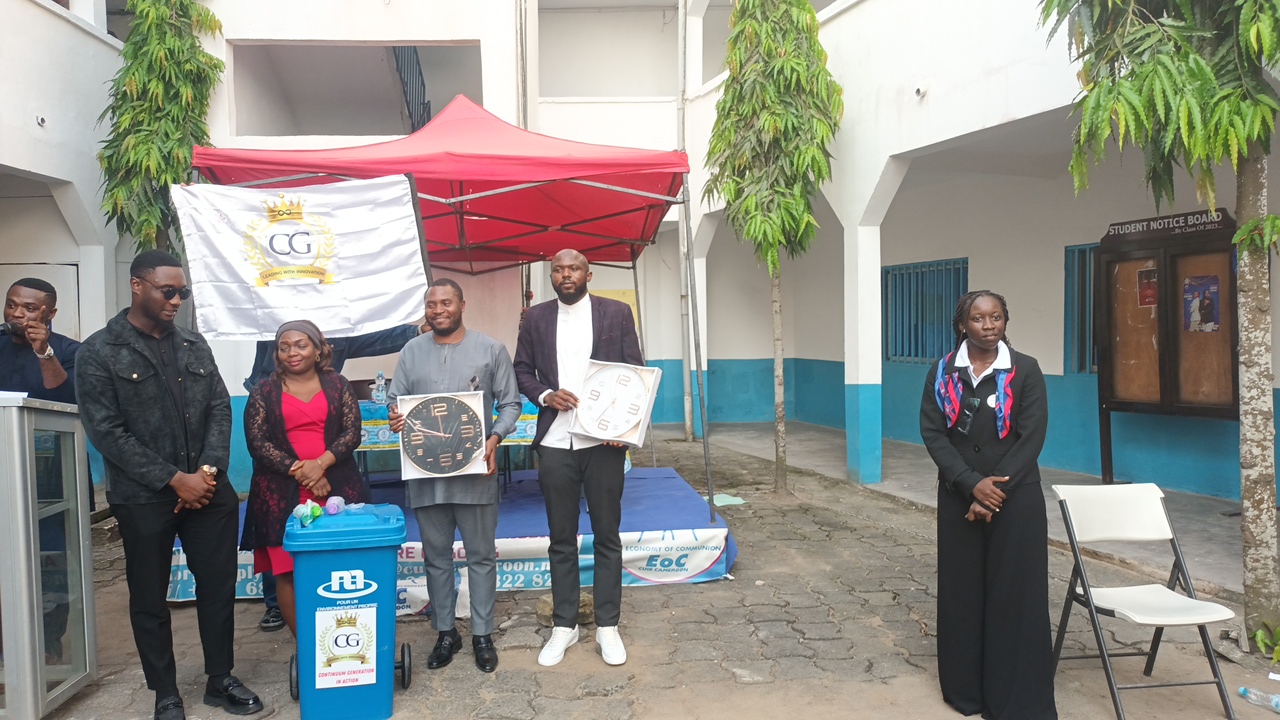 CGP Offers gifts to the Institution